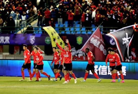 6686体育- 都灵德比战平局收场，球迷不满球队表现  